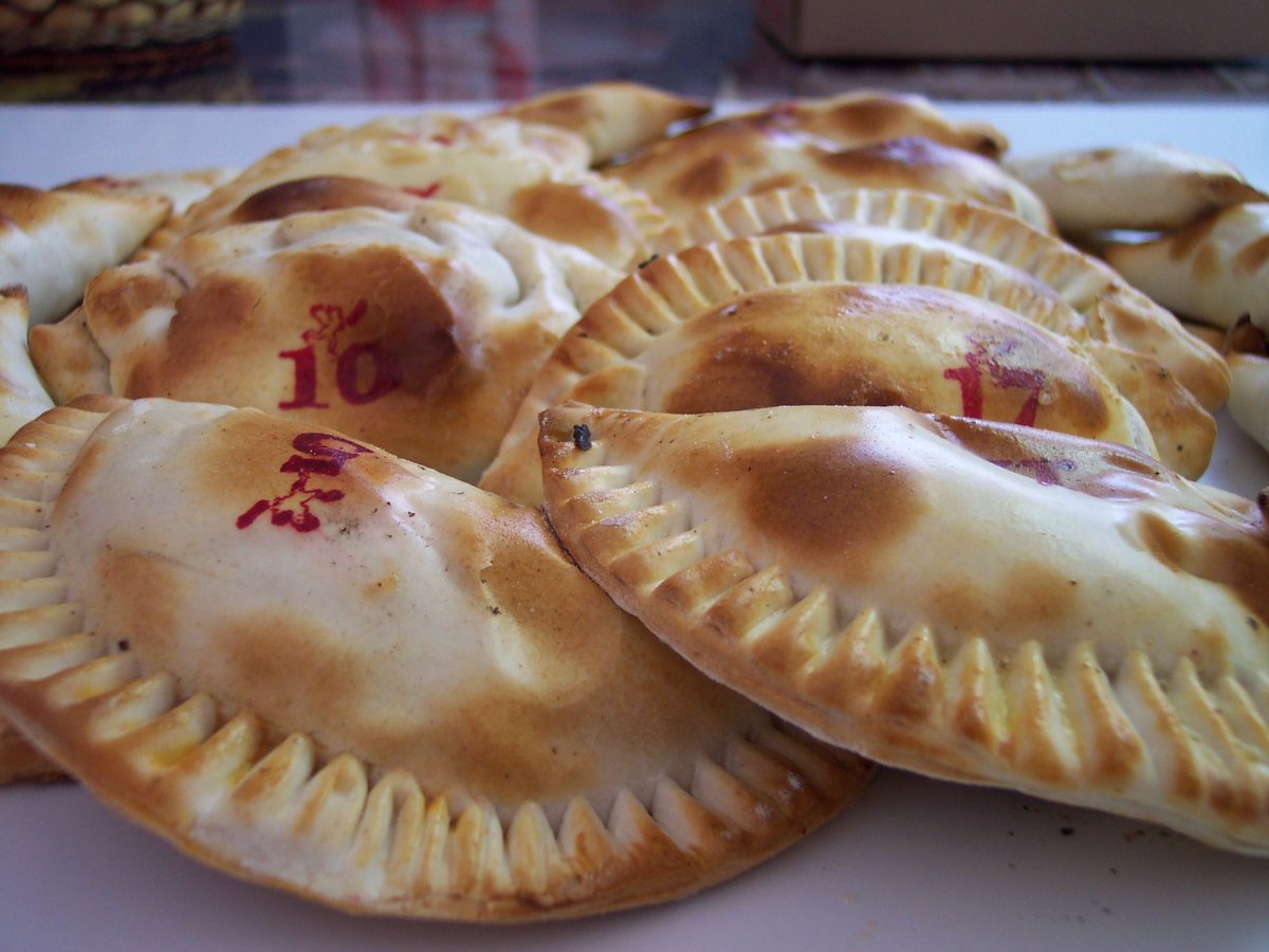 empanada Jamón, queso y palmitos